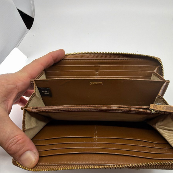 Coach Accordion Zip Brown Croc-Embossed Leather Wallet - Picture 5 of 8